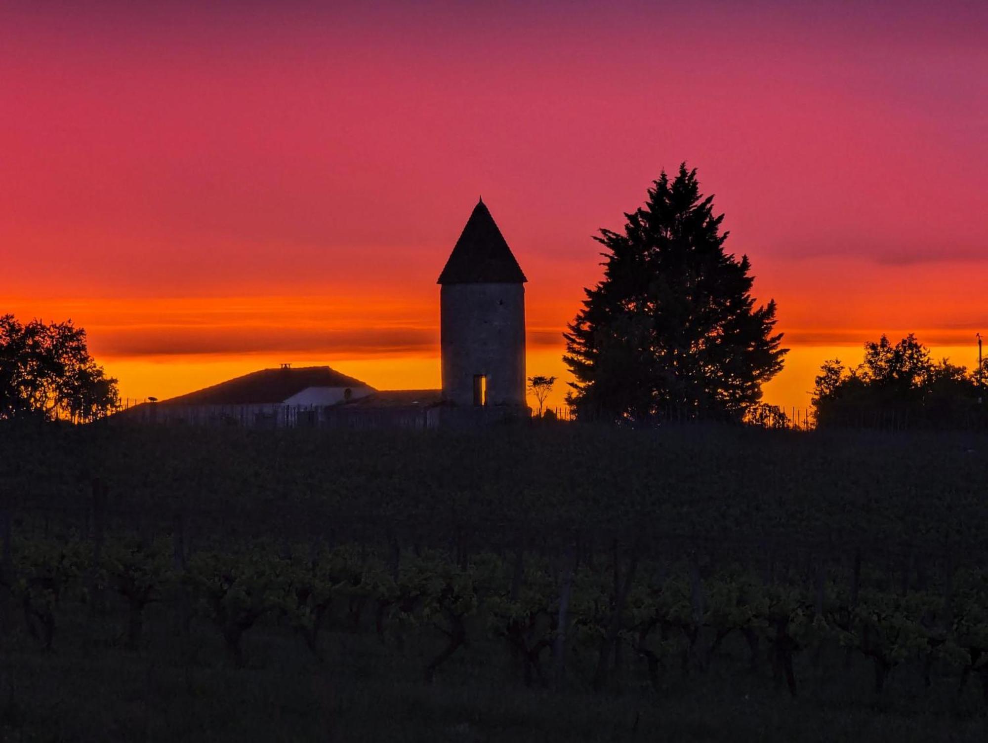 Enchanting Windmill Retreat Loubes-Bernac Exterior photo