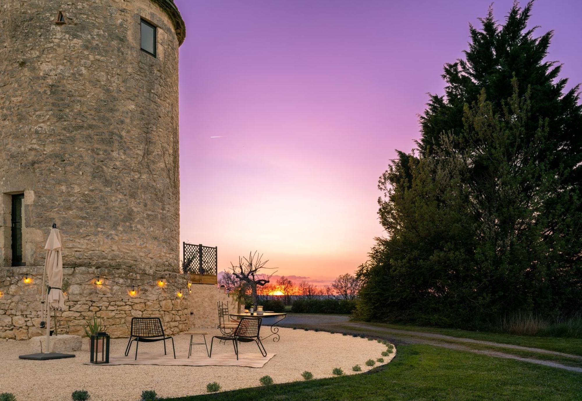 Enchanting Windmill Retreat Loubes-Bernac Exterior photo